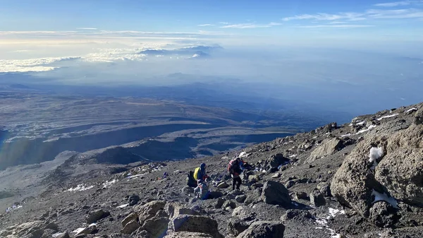 Een Groep Toeristen Beklimt Berg Klimmen Kilimanjaro Tanzania Afrika Prachtig — Stockfoto