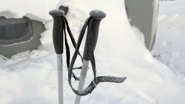 Ski Poles Wind View Top Ski Poles Covered Frost Detail — Stok video