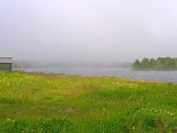 Brouillard sur le lac — Photo