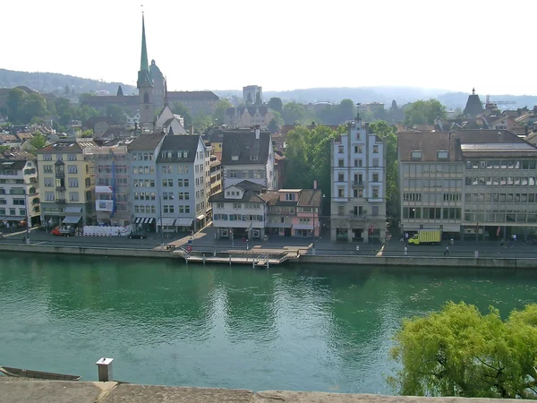 Visa på floden Limmat och Zürich — Stockfoto