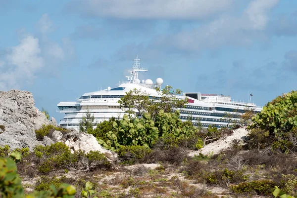 Vista Del Paisaje Isla Gran Turca Con Crucero Fondo Islas — Foto de Stock