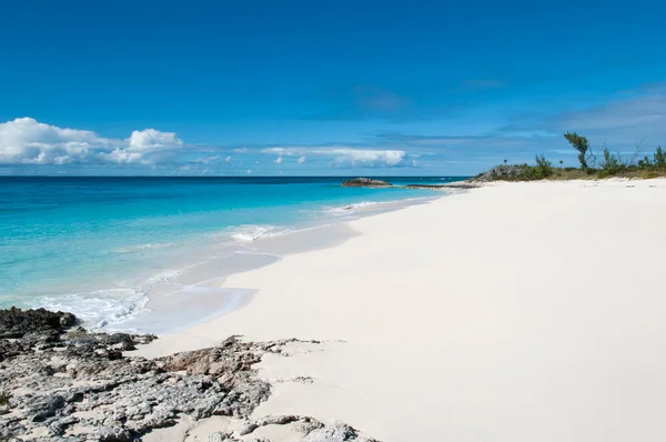 Kaunis Näkymä Villi Tyhjä Ranta Half Moon Cay Asumaton Saari — kuvapankkivalokuva