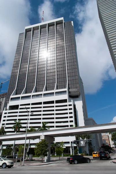 Trafiken Miami Centrum Omgiven Moderna Skyskrapor Florida — Stockfoto