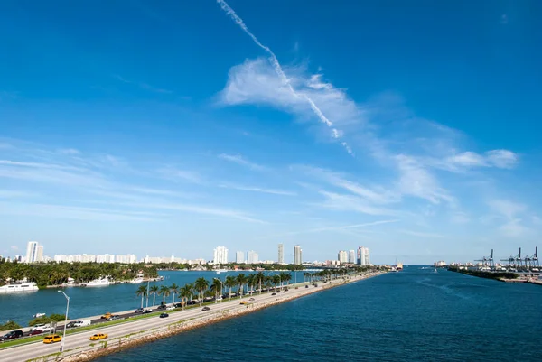 Udsigt Miami Main Channel Med Udgang Til Atlanterhavet Macarthur Causeway - Stock-foto
