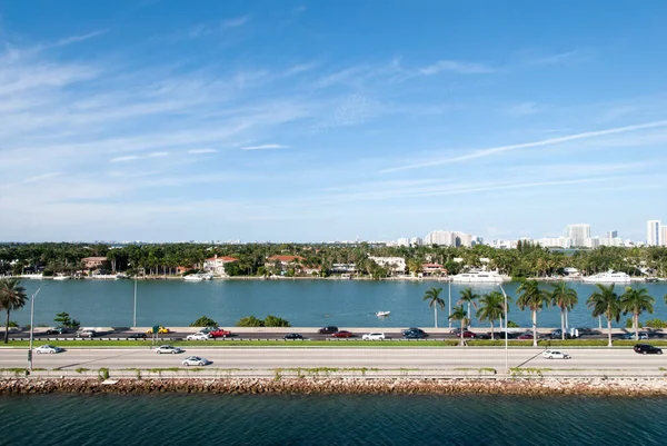 Die Luftaufnahme Von Macarthur Causeway Und Miami Wohnviertel Palm Island — Stockfoto