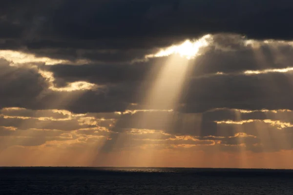 Sunlight Falling Cloudy Dramatic Sky Grand Bahama Island — Stockfoto