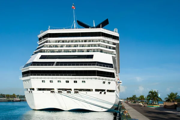 Vista Mañana Gran Crucero Amarrado Puerto Nassau Bahamas — Foto de Stock