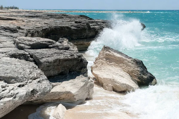 Powerful Waves Washing Eroded Falling Apart Coastline Grand Bahama Island — Stock Photo, Image