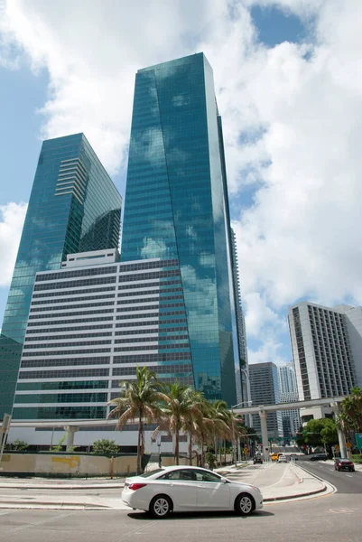 Domenica Mattina Vista Strada Urbana Grattacieli Moderni Nel Centro Miami — Foto Stock