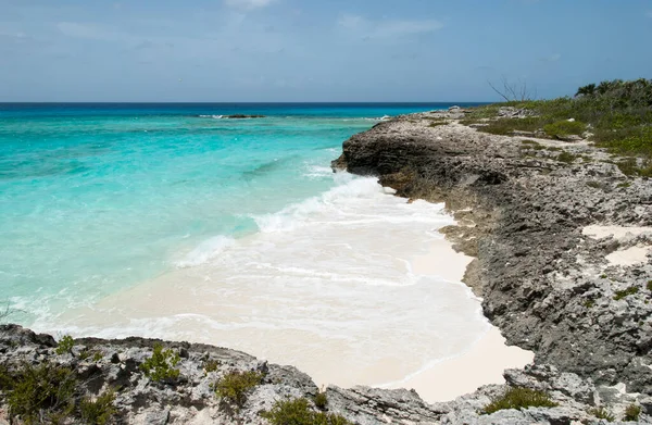 View Half Moon Cay Rocky Coastline Trapped Tiny Beach Bahamas — Stock Photo, Image