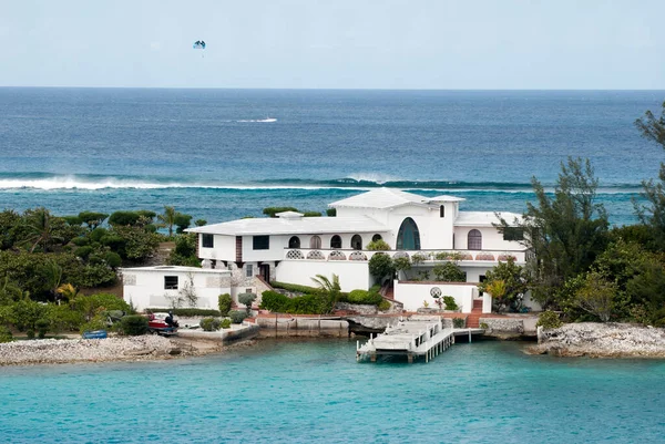 Aerial View Residential House Built Narrow Land Strip Paradise Island — Stockfoto