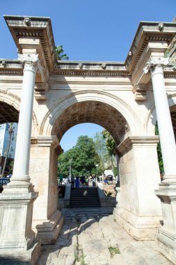 Antalya 'daki tarihi Hadrian Kapısı manzarası (Türkiye).