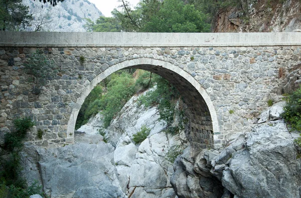 Tausendjährige Brücke Über Den Gebirgsfluss Kesme Bogazi Canyon Nationalpark Türkei — Stockfoto
