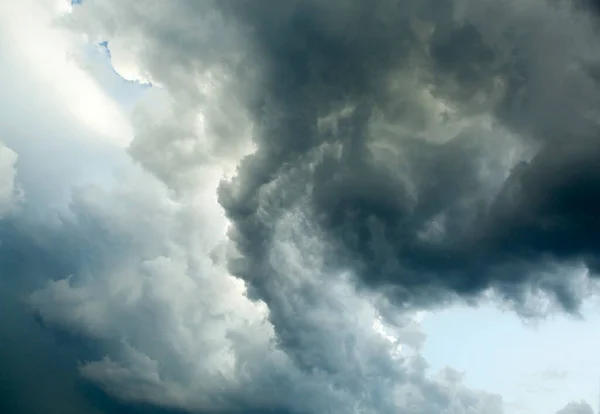 Der Dramatische Strudel Regnerischer Wolken Der Abenddämmerung Litauen — Stockfoto