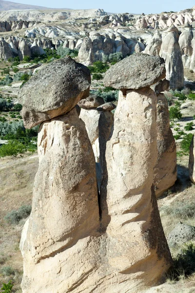 Vue Près Des Célèbres Roches Érodées Cappadoce Équilibrant Différentes Pierres — Photo