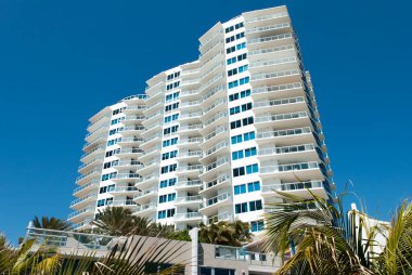 Miami South Beach bölgesindeki yüksek otel binası (Florida).