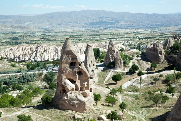 Célèbre Rochers Érodés Cappadoce Comme Lieux Vie Dans Ville Uchisar — Photo