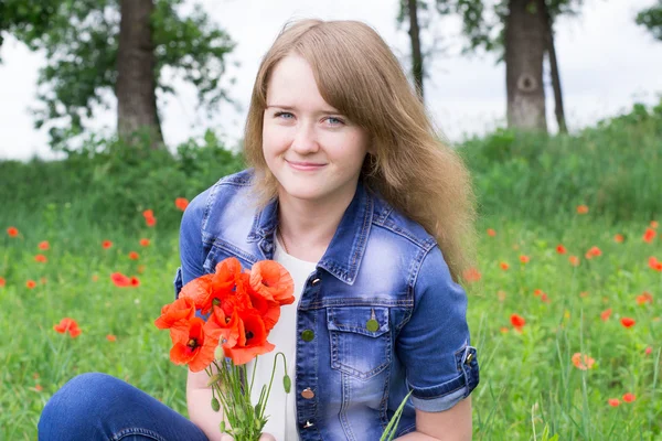 Girl with red poppies — Stock Photo, Image