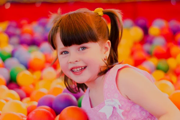 bir çocuk oyun odası, küçük kız