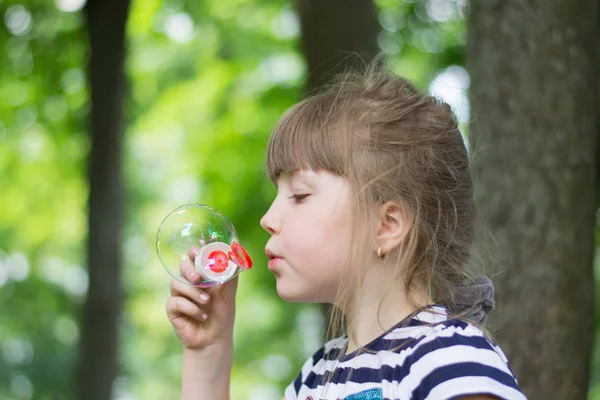 Girl and soap bubbles — Stock Photo, Image