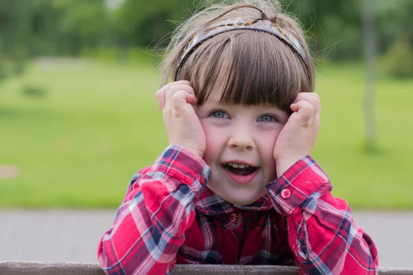 Portrait of little girl — Stock Photo, Image