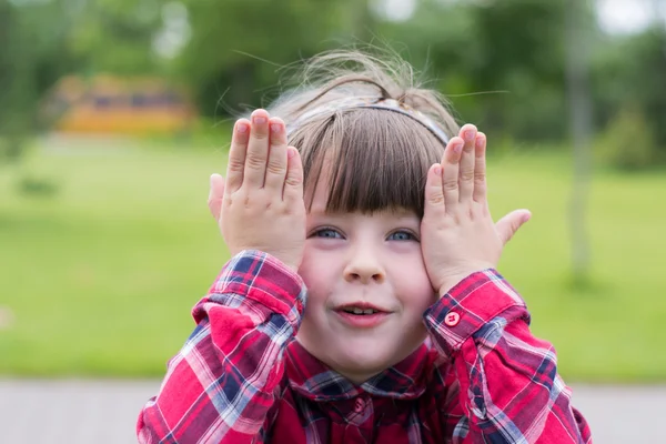 Portrait of little girl — Stock Photo, Image