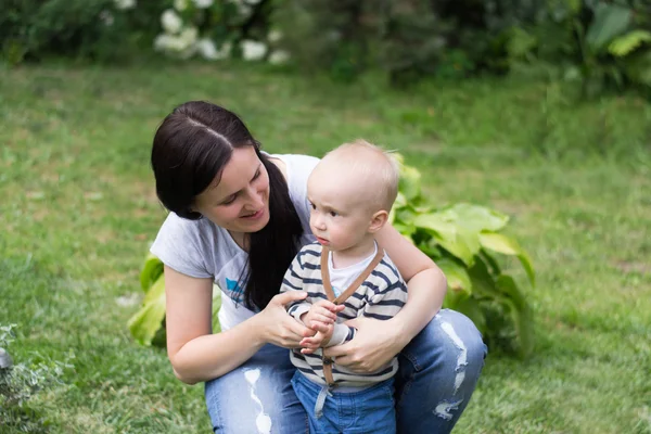 Mom with boy — Stock Photo, Image