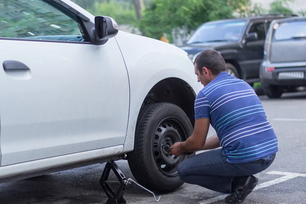 yedek tekerlek araba