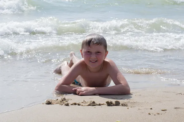 Denizde küçük çocuk