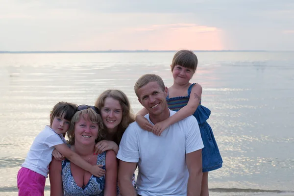 Family at sea — Stock Photo, Image