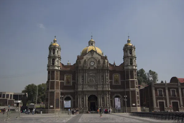 Onze-lieve-vrouw van guadalupe de basiliek — Stockfoto