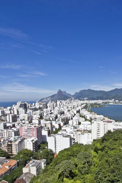 View of the Rio de Janeiro's famous neighbourhoods of Copacabana — Stock Photo, Image