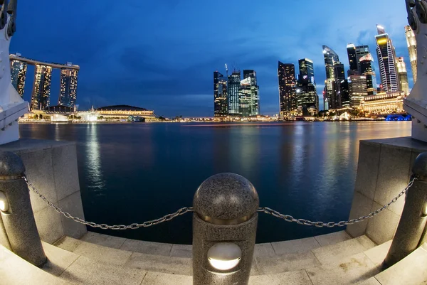 Singapore city shot während der blauen Stunde — Stockfoto