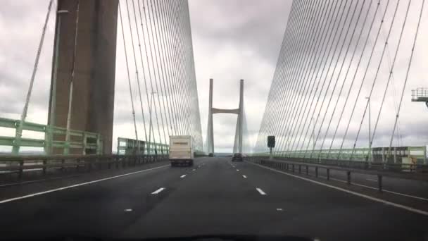 イングランドからウェールズへのプリンス ウェールズ橋を渡る車からのウィンドウスクリーンダッシュカムビュー 高品質4K映像 第三編 — ストック動画