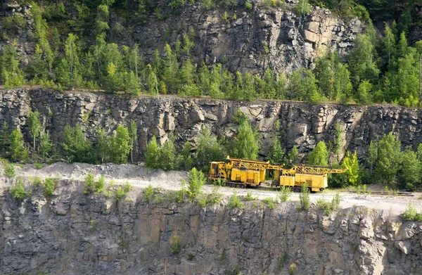 Machines jaunes pour l'extraction du granit — Photo