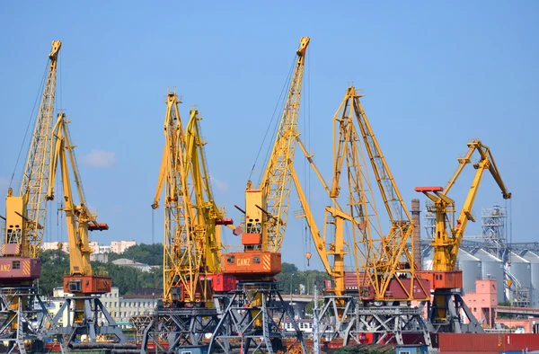 Yellow cranes for lifting — Stock Photo, Image