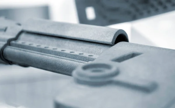 Grijs object gedrukt op poeder industriële 3D printer — Stockfoto