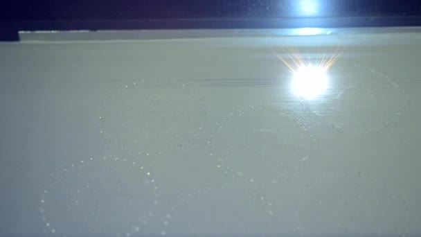 3D-Drucker aus Metall erzeugt durch Schmelzen eines Lasers aus Metallpulver eine volumetrische Form — Stockvideo
