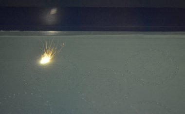 Metal tozundan üç boyutlu nesne yazdıran 3D yazıcı.