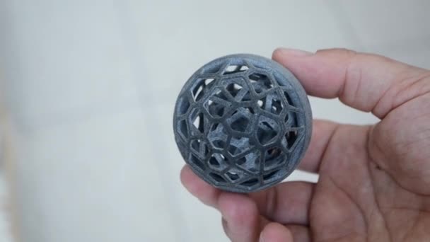 Modèle en plastique imprimé sur imprimante 3D en poudre — Video