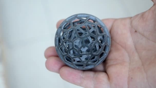 Plastic model gedrukt op poeder 3d printer — Stockvideo