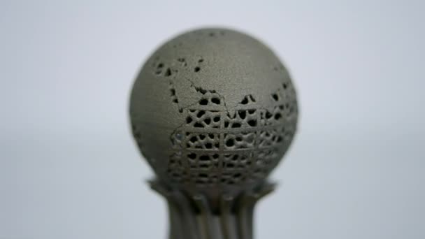 用于金属宏的3D打印机上打印的模型。物体表面特写. — 图库视频影像