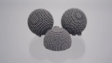 Metal makro için 3D yazıcıya basılmış mankenler. Nesne yüzeyi yakın plan.