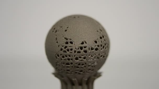 Metal makro için 3D yazıcıya basılmış mankenler. Nesne yüzeyi yakın plan. — Stok video