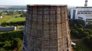 Termal enerji santrali yakınlarında hava aracı görüntüleme uçuşu. CHP 'nin soğutma kuleleri