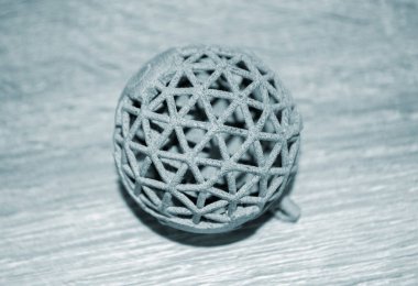 Gri soyut modeller yakın plan tozdan 3D yazıcıya yazdırıldı.