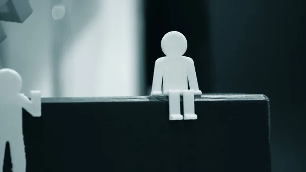 3D yazıcıya basılmış mavi renkli küçük adam biçimindeki soyut nesne — Stok fotoğraf