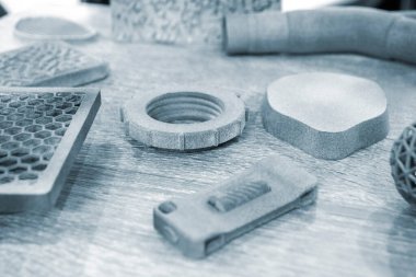 Endüstriyel toz 3D yazıcıya basılmış farklı nesneler. Çoklu Jet Füzyonu