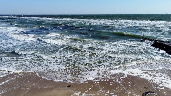 Aerial drone view flight over waves that roll onto the sandy shore. Top view — Stock Photo, Image