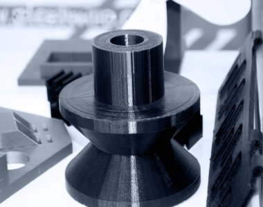 Plastik kapaktan 3D yazıcıya basılmış nesneler. Yeni 3D yazdırma teknolojisi.